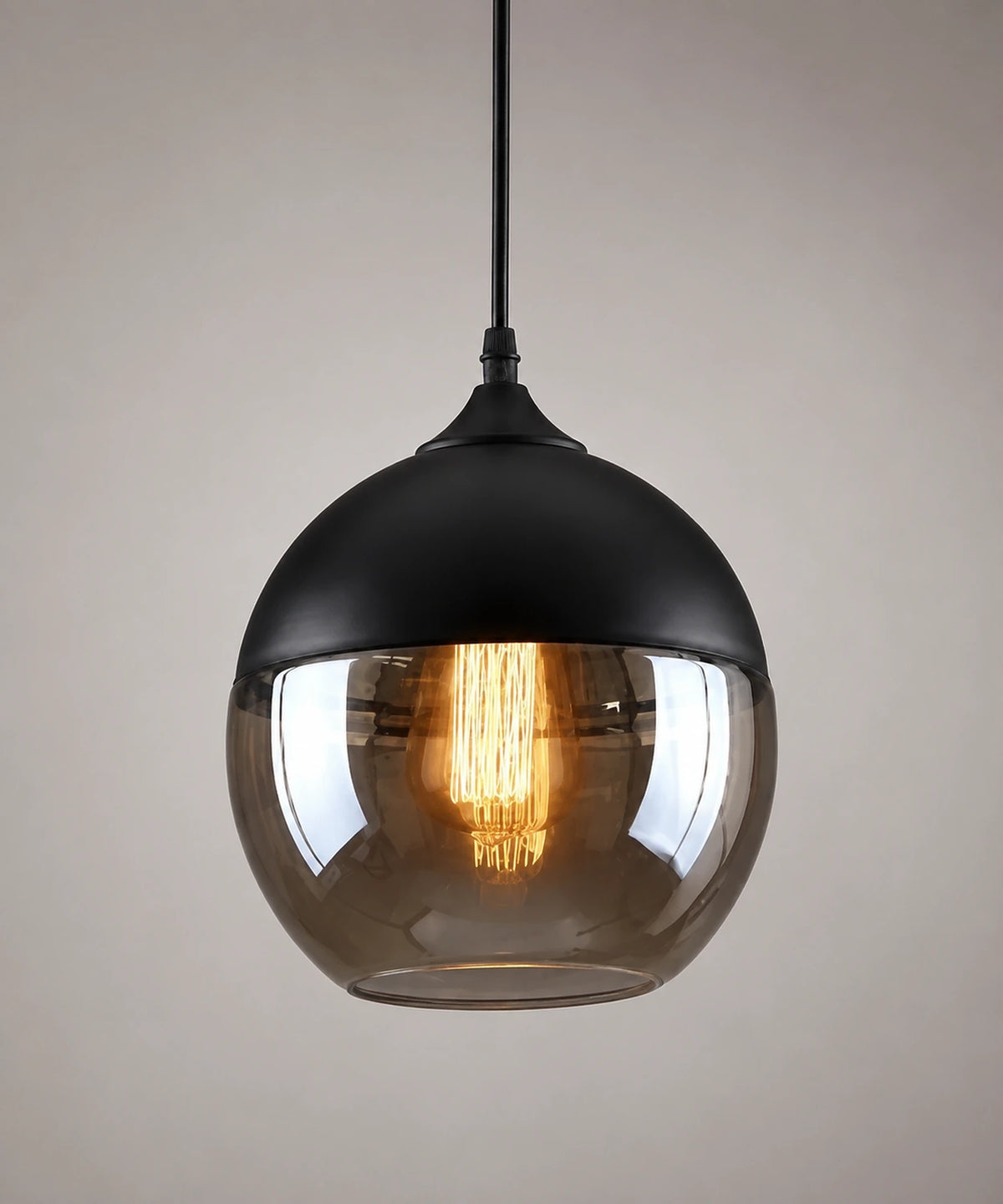 Suspension luminaire verre ambré en boule de 20 cm, capuchon noir mat, ampoule à filament