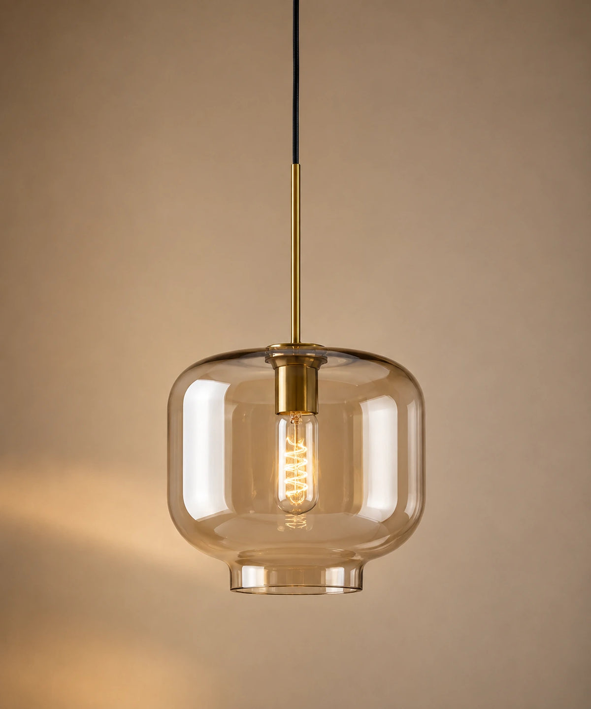 Suspension luminaire verre champagne en bocal à épaulement de 25 cm, laiton antique