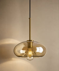 Suspension en verre champagne en galet aplati de 28 cm, tige en laiton