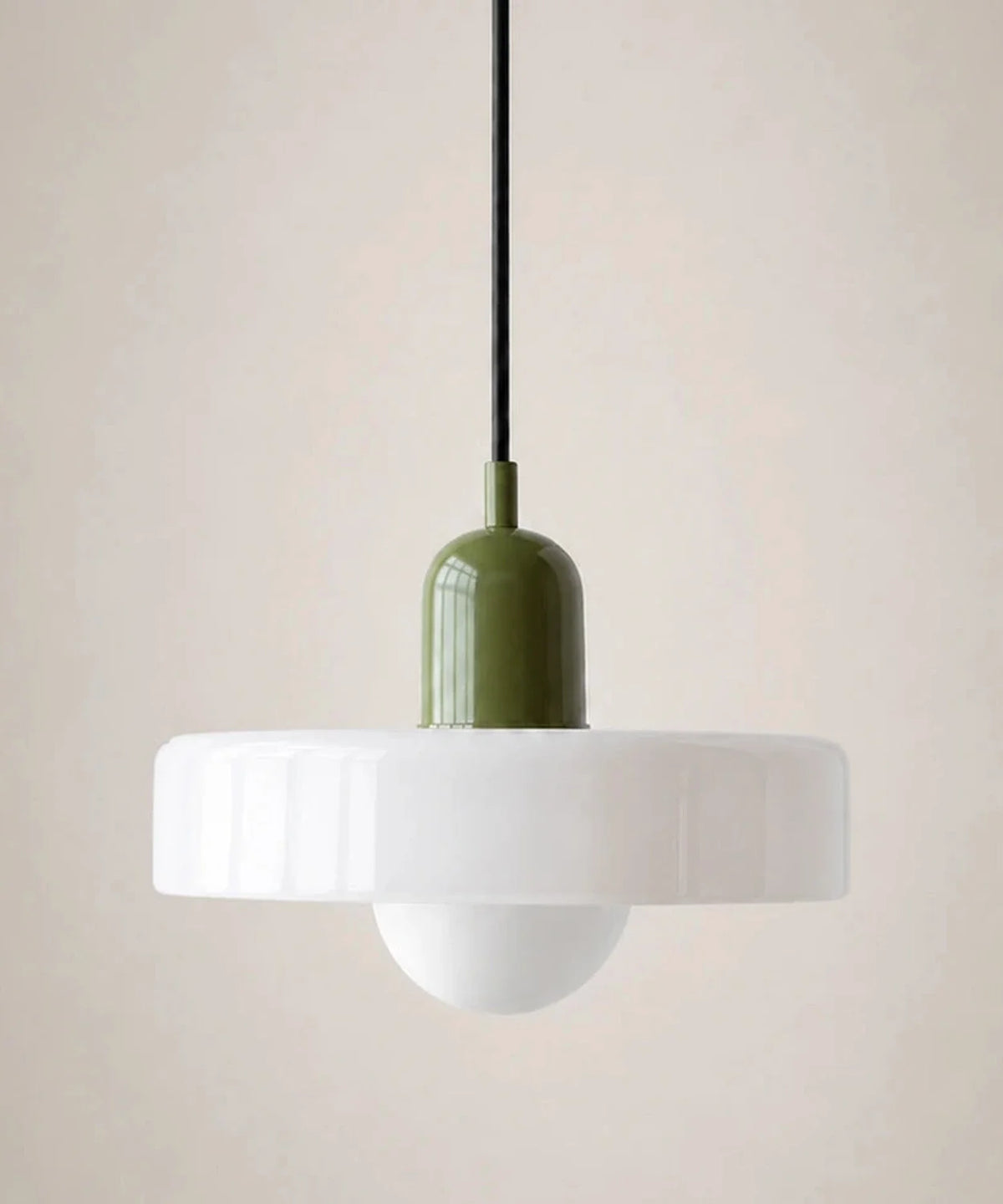 Suspension à disque de verre blanc opalin, culot vert sauge, ampoule globe opaline E27