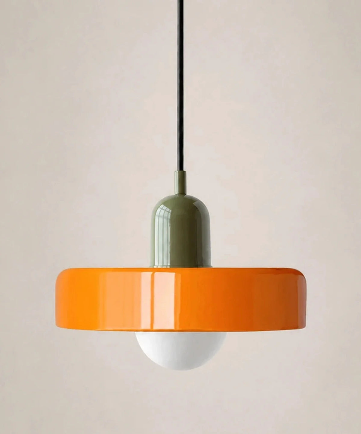 Suspension à disque de verre orange, culot vert sauge, ampoule globe opaline E27