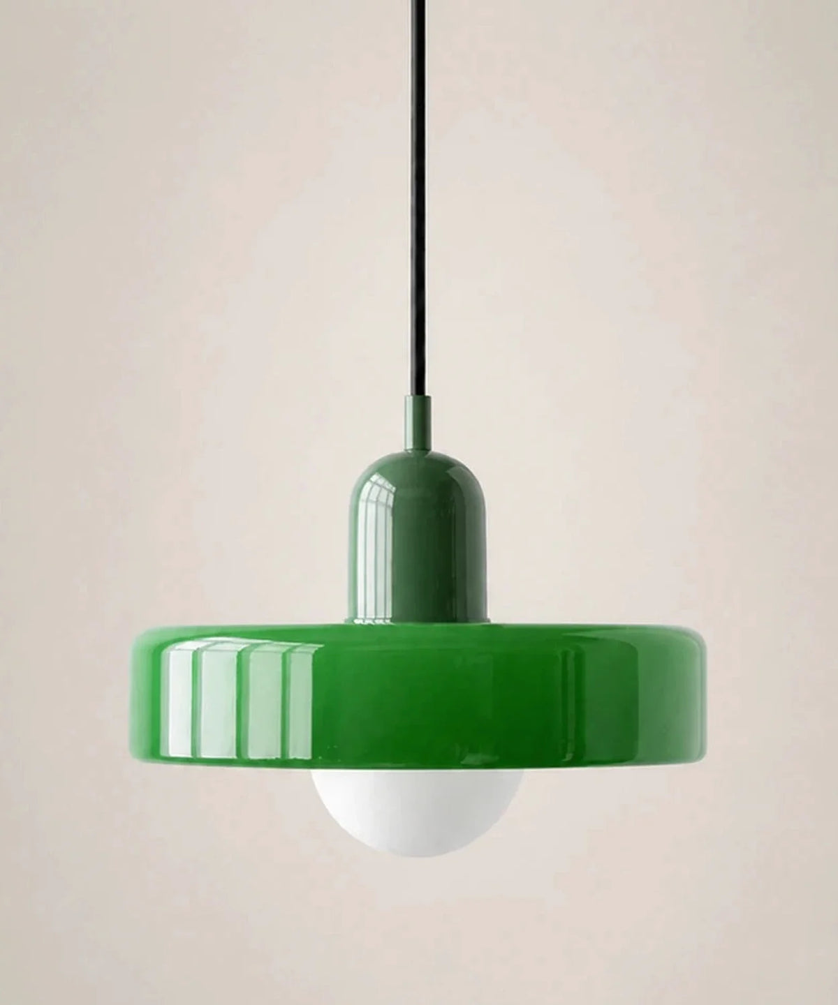 Suspension à disque de verre vert prairie, culot vert sauge, ampoule globe opaline E27