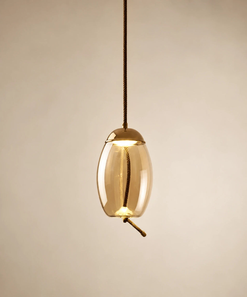 Suspension en verre soufflé cognac, forme ovoïde 18 cm, lumière ambrée